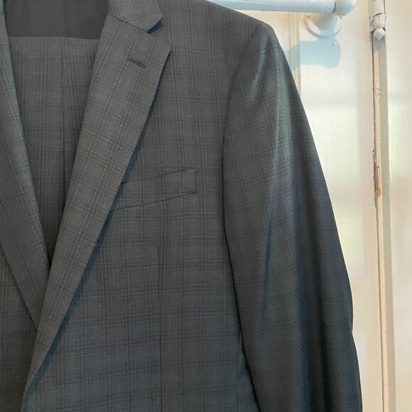 Jos.A. Bank Traveler Collection Slim Fit Mini Check Suit | Black | Size 40L /34W - Picture 9 of 10
